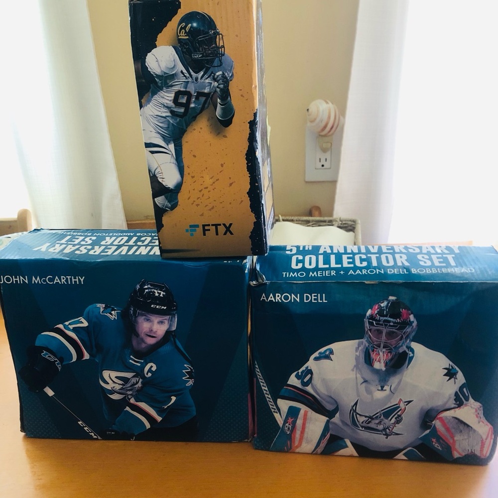 x NHL Collector Set - Blue and Yellow Hockey Player Boxes